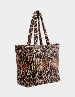 SPOTPUFF QUILTY TOTE LEOPARD -Betsey Johnson BETSEY JOHNSON HANDBAGS BJ34890F LEOPARD LIFESTYLE1