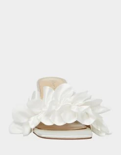KIMI IVORY -Betsey Johnson BETSEY JOHNSON SB KIMI IVORY FRONT