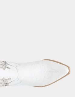 ALIZA IVORY 23 ALIZA IVORY -Betsey Johnson BETSEYJOHNSON BOOTS SB ALIZA WHITE MICRO TOP 1