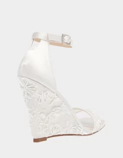 IVAN IVORY -Betsey Johnson BETSEYJOHNSON SANDALS 22185 3 IVORY ALT1