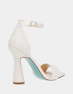 DANI IVORY -Betsey Johnson BETSEYJOHNSON SANDALS SB DANIPEARL ALT1