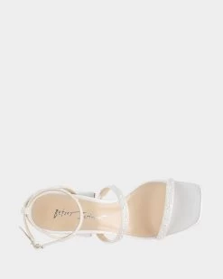 DENNI IVORY -Betsey Johnson BETSEYJOHNSON SANDALS SB DENNI PEARL TOP