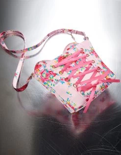KITSCH OF CORSETS LOVE CROSSBODY FLORAL 15 KITSCH OF CORSETS LOVE CROSSBODY FLORAL -Betsey Johnson BETSEY 2022 HOLIDAY STILLS 0798 BJ33805M
