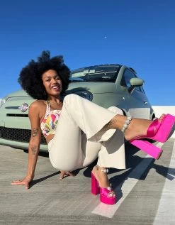 MASON FUCHSIA -Betsey Johnson BETSEY 2023 Q1 CONTENTCREATOR 03 MASON