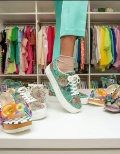 FLORYN PURPLE -Betsey Johnson BETSEY 2023 Q1 CONTENTCREATOR BYAIMEEKELLY 52 SIDNY GREEN MULTI SIDNY FLORAL KYNLEE LILAC IT FLORYN TEAL 1 c603d82c fcd1 4996 b884 2050d4c7b36a