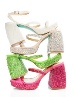 DENNI IVORY -Betsey Johnson BETSEY 2023 Q1 STILLS 06 DENNI 0503 CROPPED