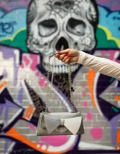 ANGULAR BOW CONVERTIBLE BAG SILVER -Betsey Johnson BETSEY 2023 Q2 CONTENTCREATOR AUDREEKATELOPEZ 264 ANGULAR BOW CONVERTIBLE BAG