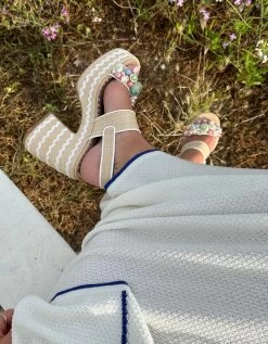 SHELLIE NATURAL MULTI -Betsey Johnson BETSEY 2023 Q2 CONTENTCREATOR KARSENKIMBALL 190 SHELLIE