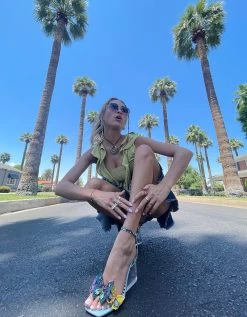 KYNLEE BLUE MULTI -Betsey Johnson BETSEY 2023 Q2 CONTENTCREATOR SOPHIECORNWELL 214 KYNLEE ON THE EDGE