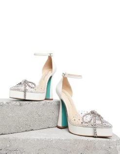 CHER WHITE -Betsey Johnson BETSEY 2023 Q2 STILLS 05 SB CHER IVORY 0119 CROPPED