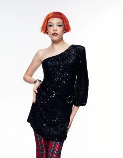 BETSEYS BLACK HEART STUDS BLACK -Betsey Johnson BETSEY 2023 Q3 36 B06390 E01 2104 CROPPED