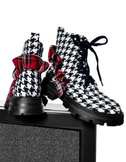 ROZEY BLACK/WHITE -Betsey Johnson BETSEY 2023 Q3 45 ROZEY 3593