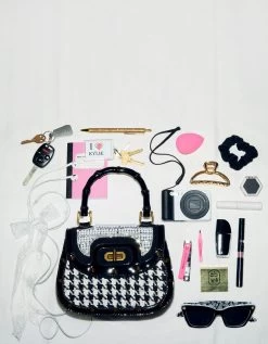 A REAL TART MINI FLAP CROSSBODY BLACK/WHITE -Betsey Johnson BETSEY 2023 Q3 STILLS BJ34870F 26 0744 CROPPED